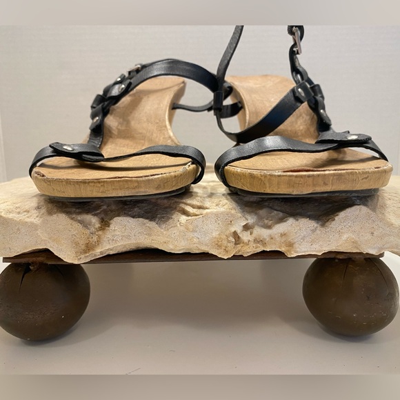 Kenneth Cole Reaction Black Leather Strappy Wedge Heeled Sandals Sz 9.5 - Picture 6 of 11